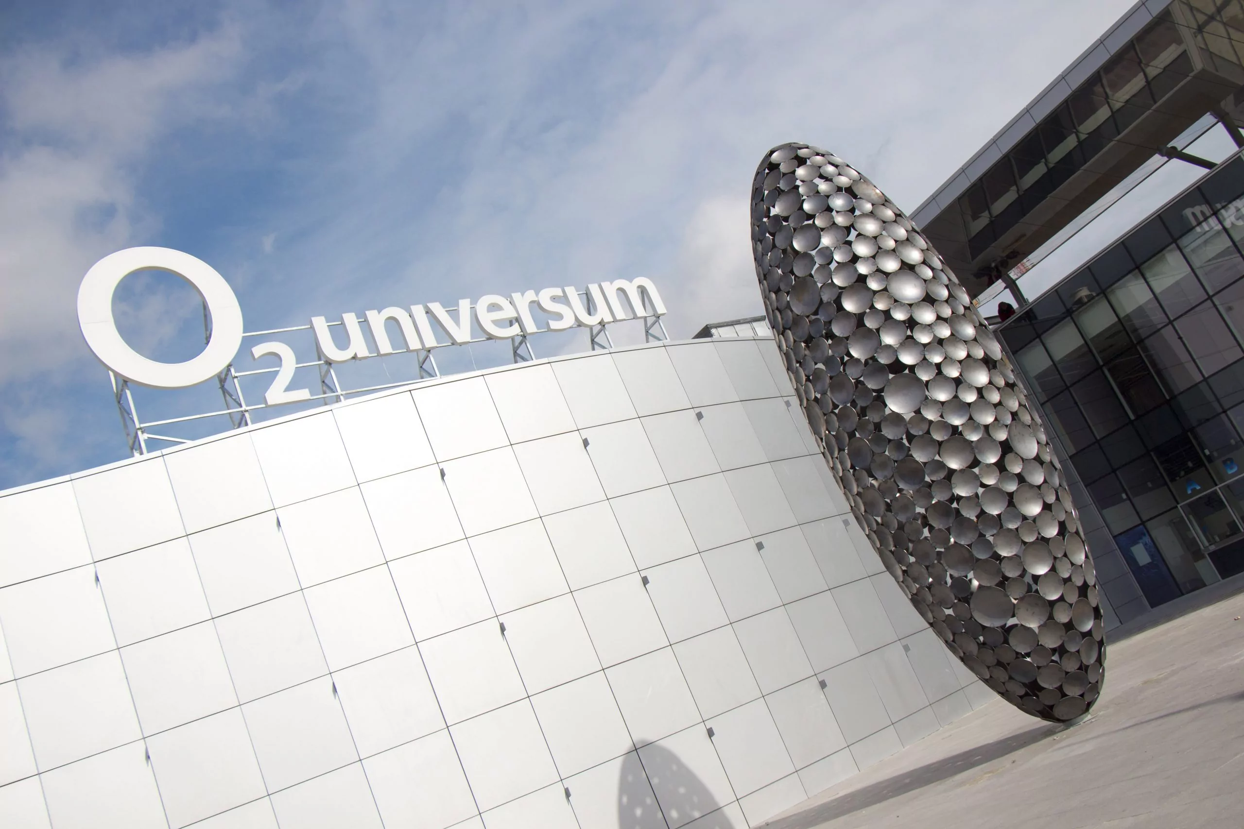 Thumbnail # Two ellipsoids stand out in front of O2 universum